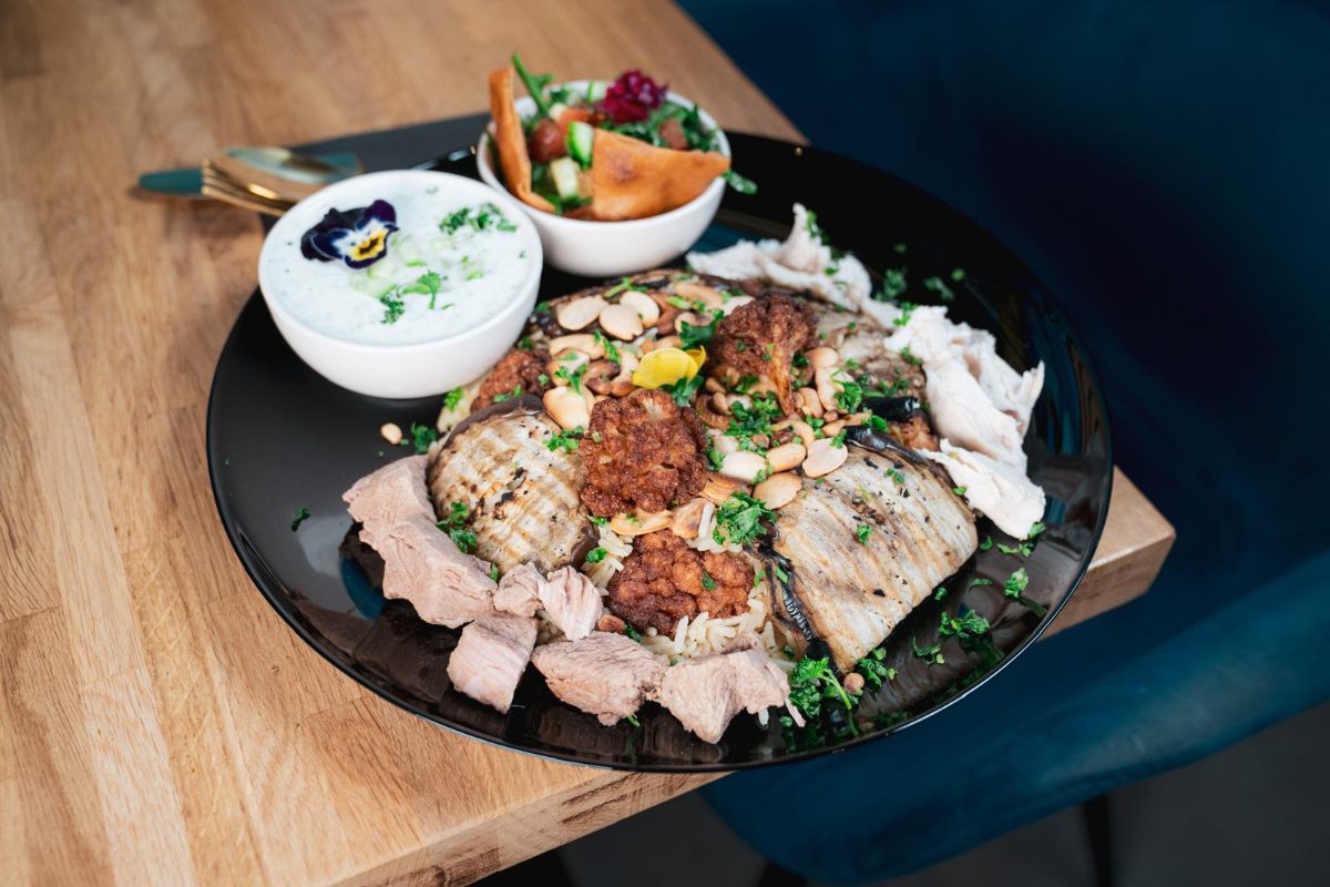 Makloeba, omgekeerde rijstschotel met aubergine